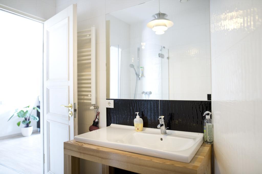 Bright Apartment In Old Town By Urban Rent Вильнюс Экстерьер фото