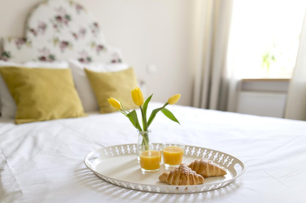 Bright Apartment In Old Town By Urban Rent Вильнюс Экстерьер фото